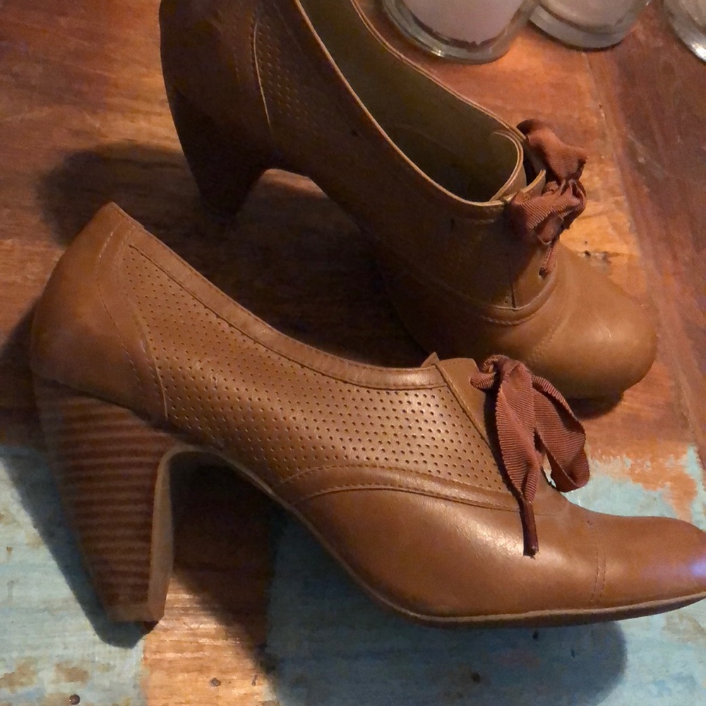 Crown Vintage Cherylin Heels size 11